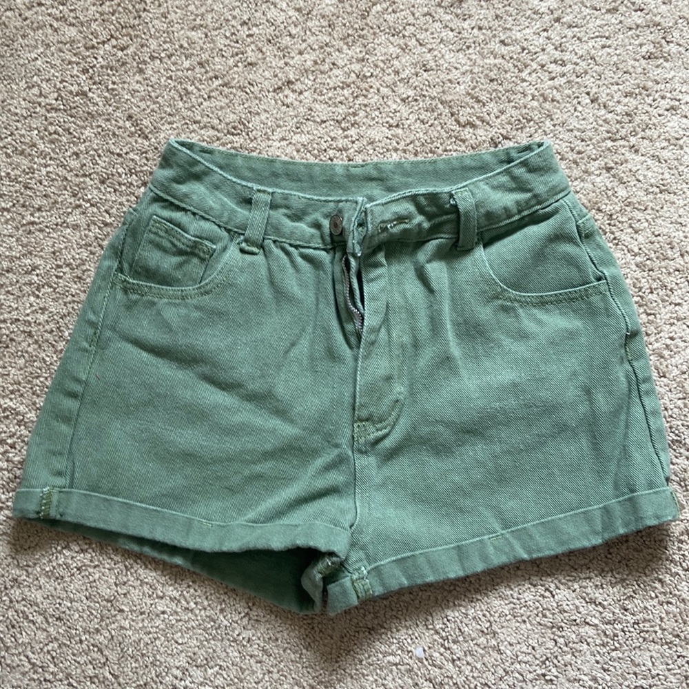 GREEN HIGH RISE CUFFED  SHORTS